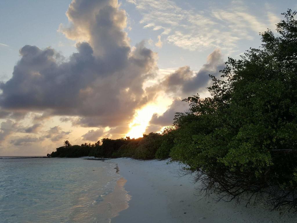 Fulhadhoo Inn Exteriör bild